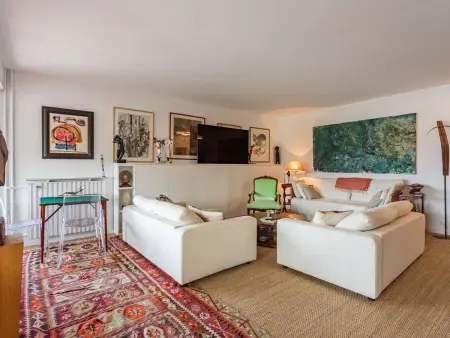 Appartement moderne en centre-ville avec balcon et parking à 400m de la plage : photo 3