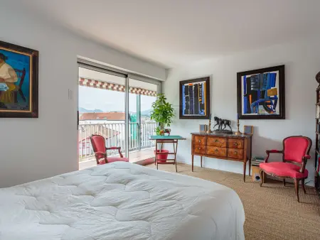 Appartement moderne en centre-ville avec balcon et parking à 400m de la plage : photo 13