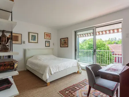 Appartement moderne en centre-ville avec balcon et parking à 400m de la plage : photo 14