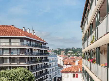 Appartement moderne en centre-ville avec balcon et parking à 400m de la plage : photo 19