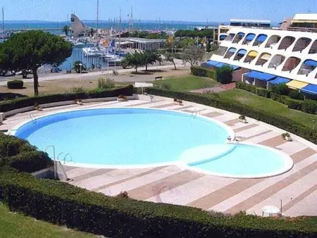 Location appartement à Le Grau du Roi, Studio confortable avec terrasse, piscine, parking privé, à 100m de la plage - 4 pers
