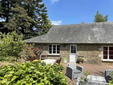 Location gite à Mantilly, Maison en pierre avec jardin normand, wifi inclus