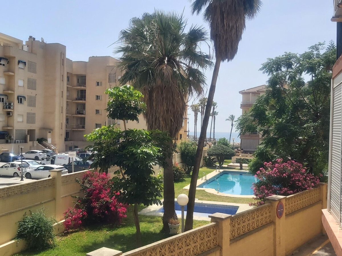 Appartement rénové face à la mer, piscine et tennis à Playamar - Photo 1