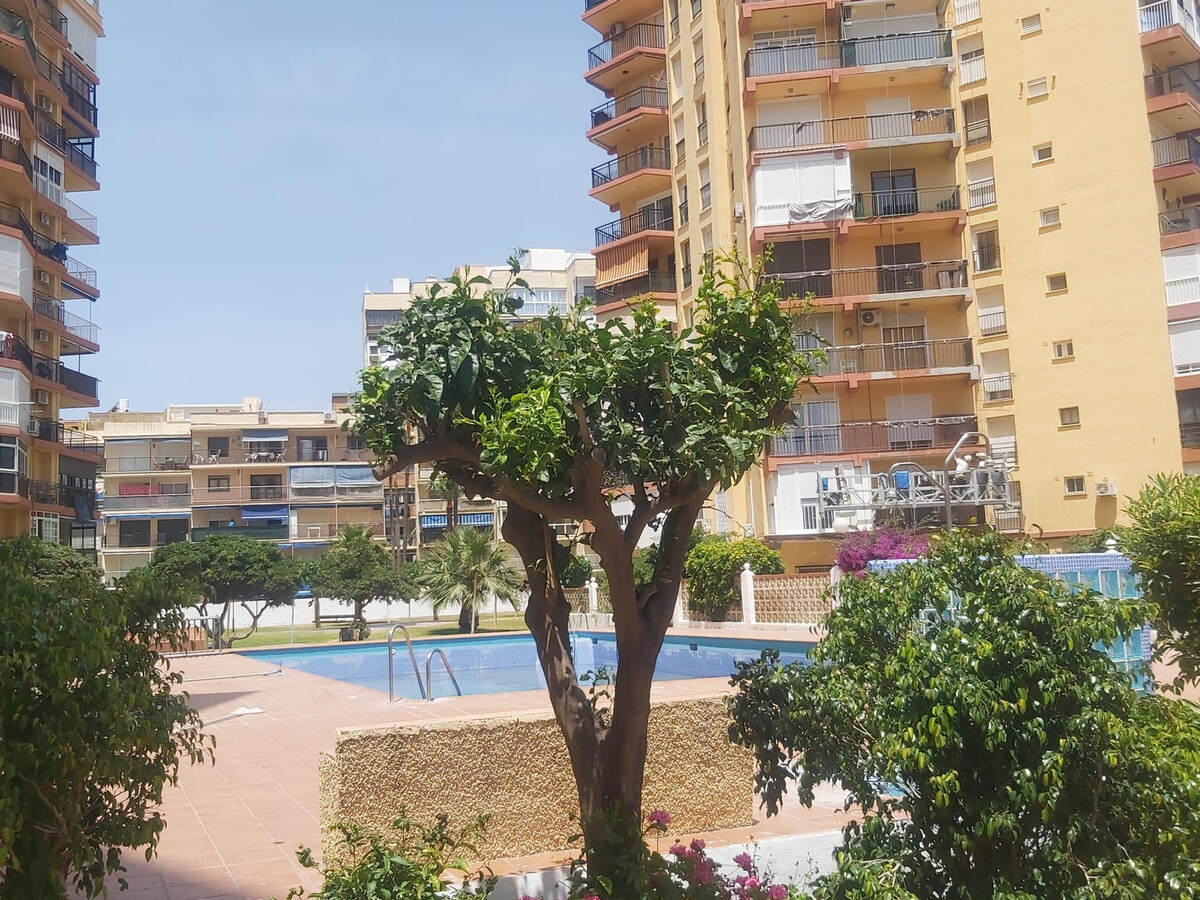 Appartement rénové face à la mer, piscine et tennis à Playamar - Photo 2