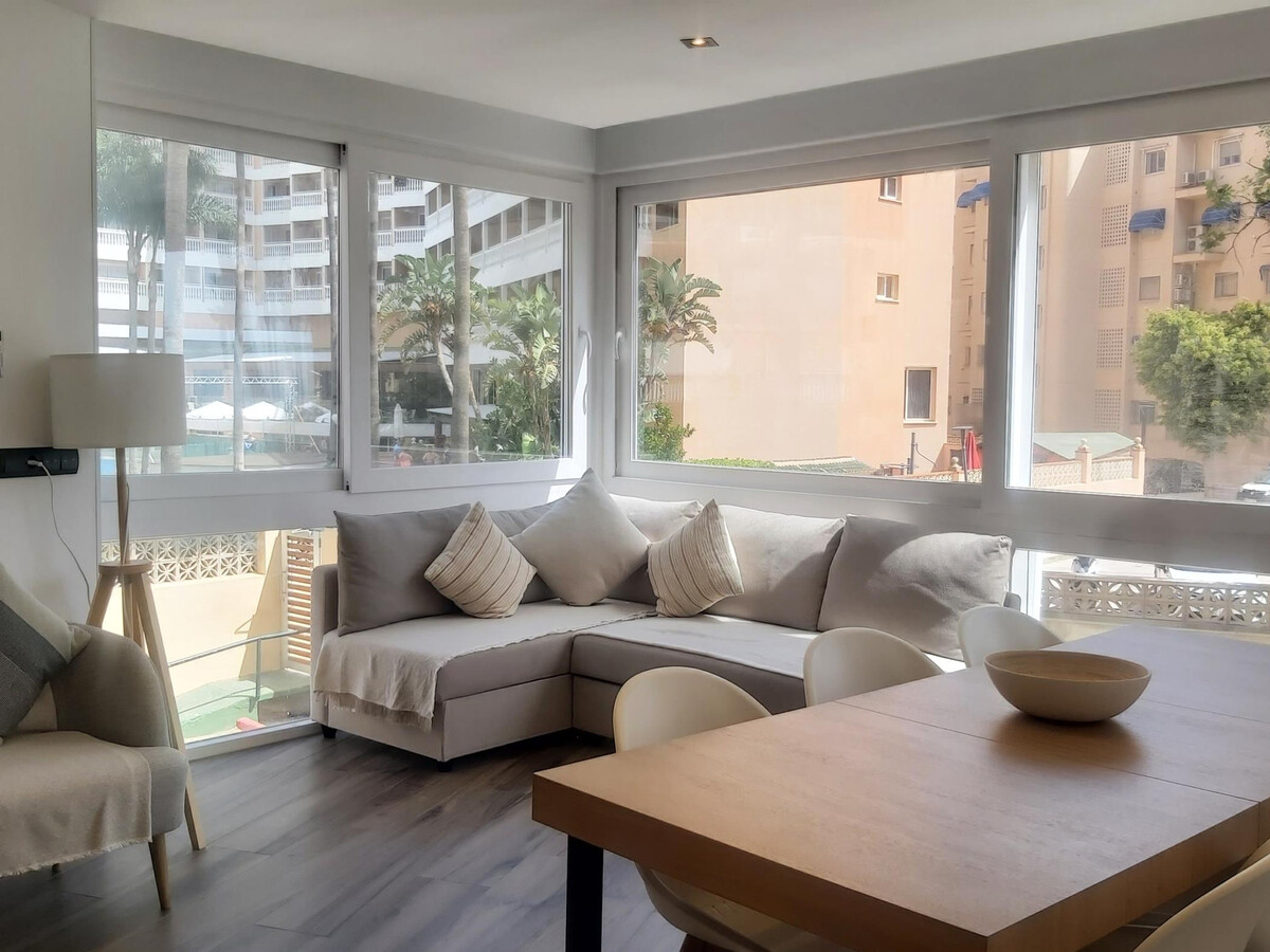 Appartement rénové face à la mer, piscine et tennis à Playamar - Photo 3