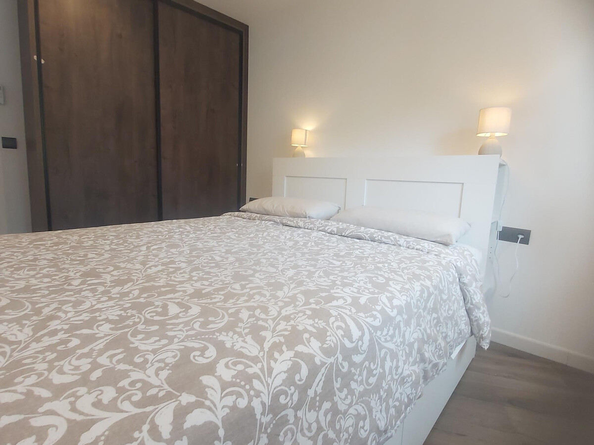 Appartement rénové face à la mer, piscine et tennis à Playamar - Photo 10
