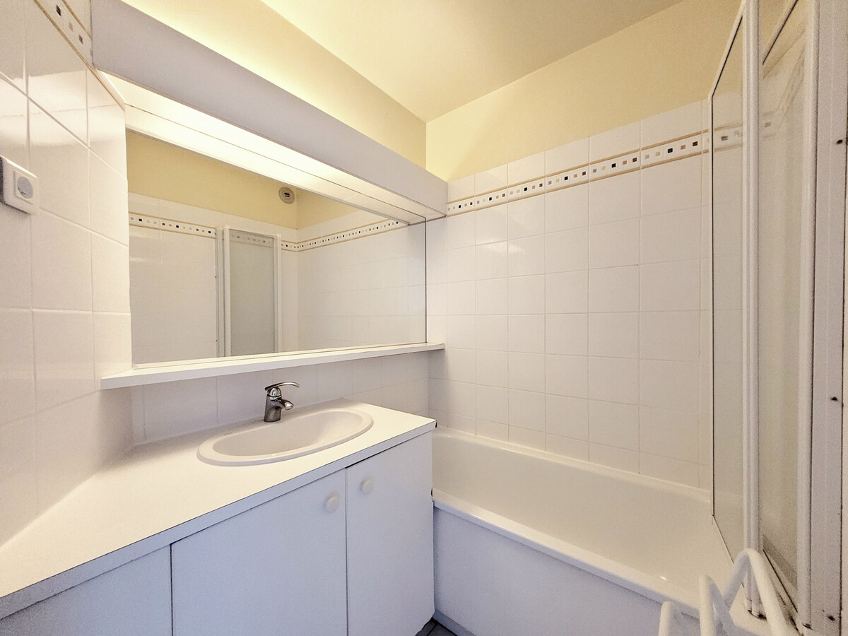 T2 cabine 46m² vue mer, piscine et parking à Canet - Photo 13