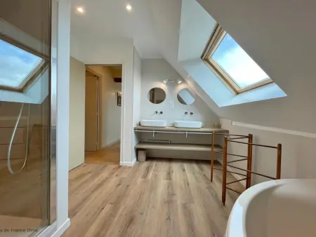 Manoir du XVème siècle avec jardin privé, cheminée et animaux acceptés - Photo 16