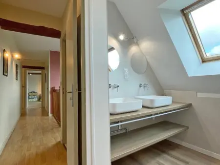 Manoir du XVème siècle avec jardin privé, cheminée et animaux acceptés - Photo 17