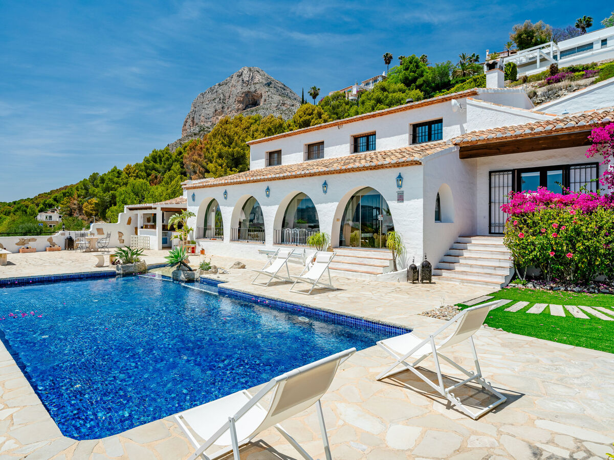 Villa Pao – 350 m², vue mer et montagne à Javea - Photo 1