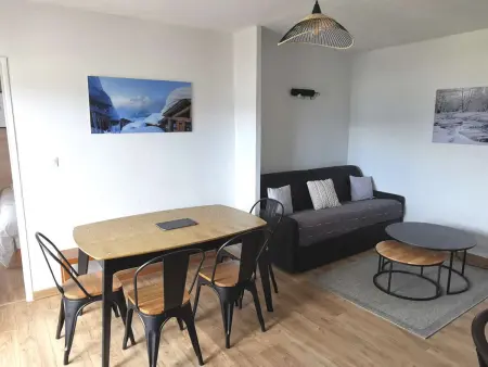 Location appartement à Les Angles, Appartement 4 pièces rénové avec terrasses et parking aux Angles