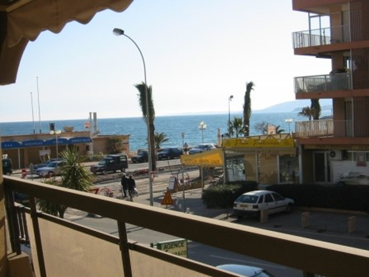 Appartement vue mer à Fréjus, terrasse face à la plage - Photo 1