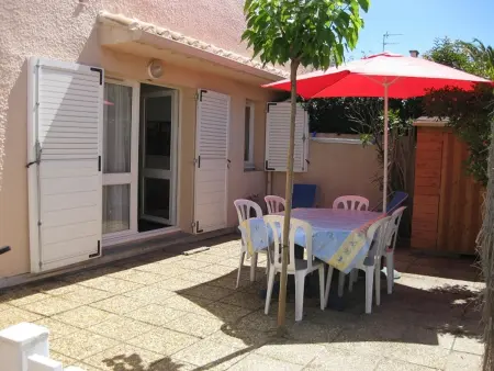 Location appartement à Saint Cyprien, Saint-Cyprien: T3 en RDC, Terrasse, Parking, à 600m de la Plage