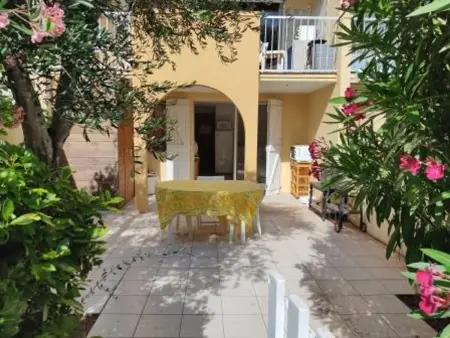 Location appartement à Gruissan, Location T2 Gruissan : Piscine, Parking, Clim, Proche Plage - Idéal Famille