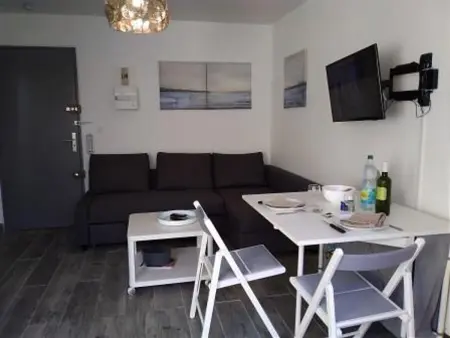 Location appartement à Gruissan, Gruissan - Studio rénové climatisé 2/3 pers, parking sécurisé, à 50m de la plage du Grazel
