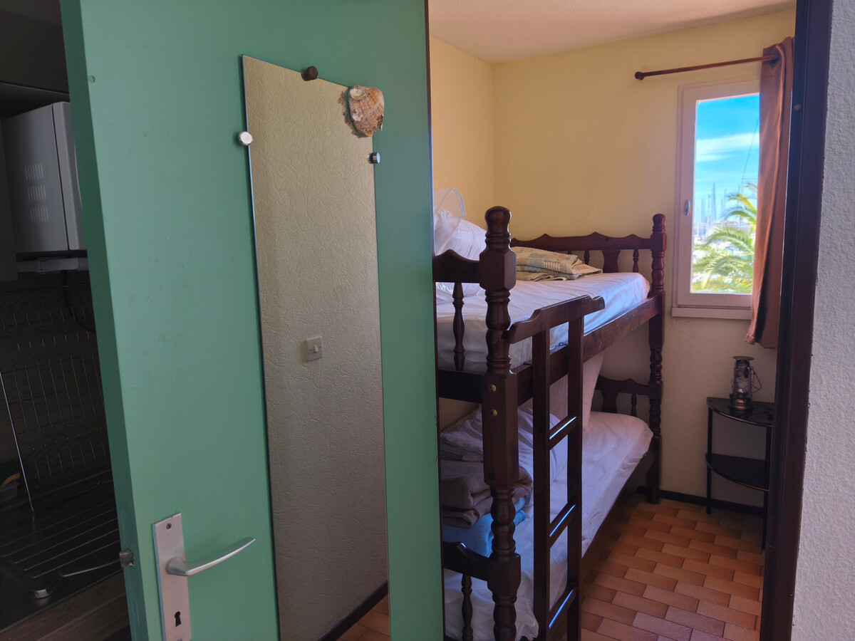 Studio Cabine Gruissan avec vue port, 4 pers, parking - Photo 5