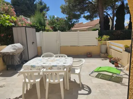 Location appartement à Gruissan, Appartement T2 Climatisé à Gruissan - Piscine, Plage, Parking & Terrasse - Idéal Familles 4/5 pers.