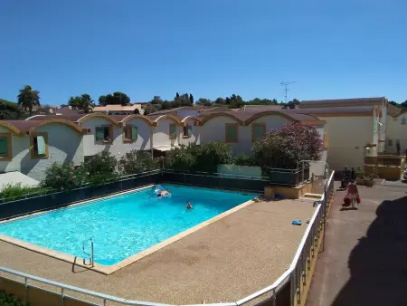 Location appartement à Gruissan, T2 cabine climatisé avec piscine, parking privé, proche port et commerces, idéal 4-5 pers.