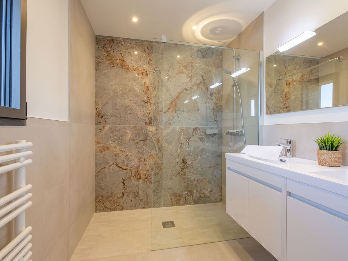 Appartement Kaori rénové 2024, jardin privé, Sainte-Maxime - Photo 12