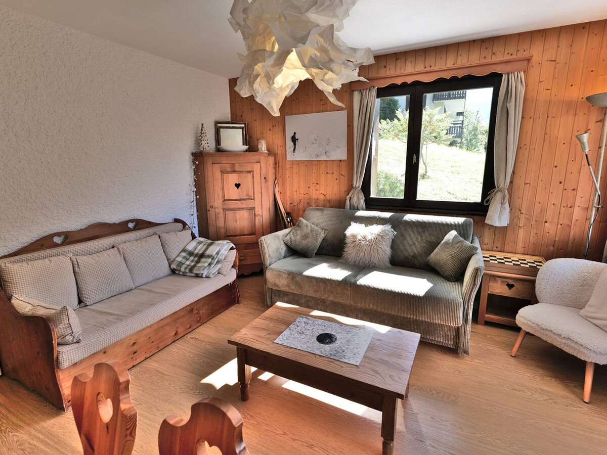 T2 rénové au Grand-Bornand, balcon et terrasse vue Aravis - Photo 11