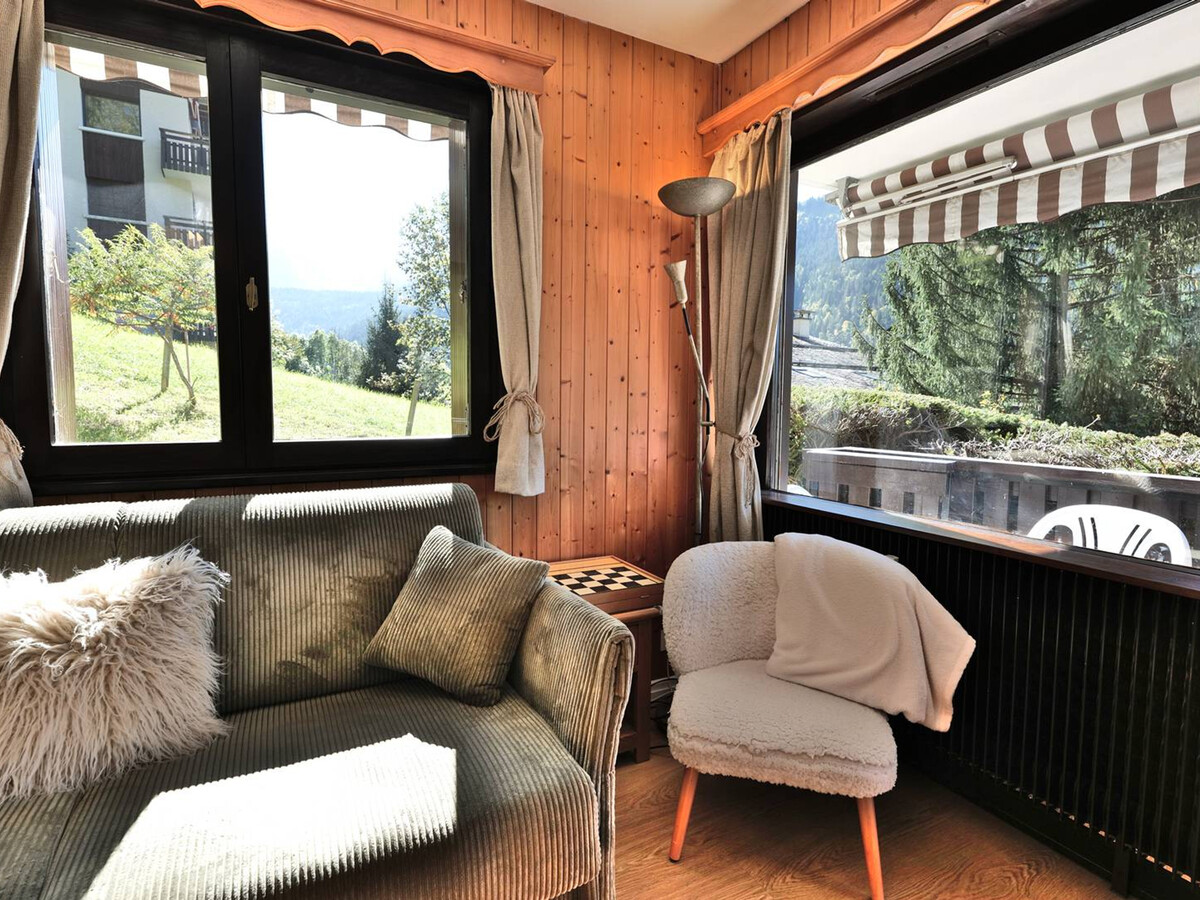 T2 rénové au Grand-Bornand, balcon et terrasse vue Aravis - Photo 12