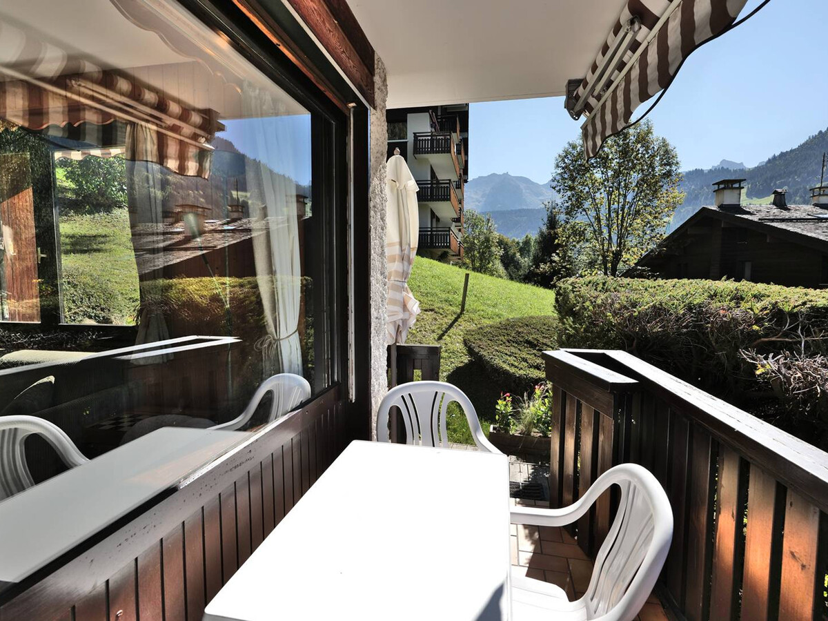 T2 rénové au Grand-Bornand, balcon et terrasse vue Aravis - Photo 15