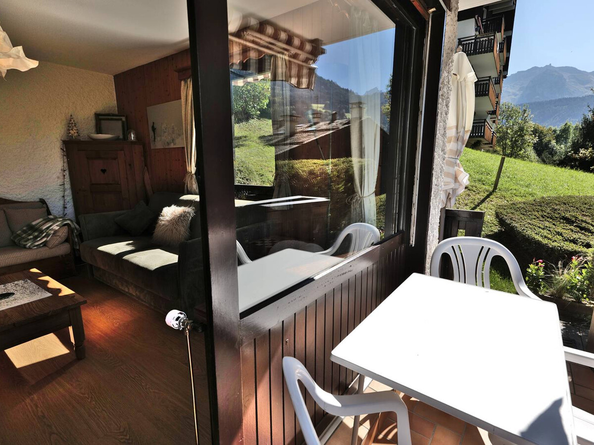 T2 rénové au Grand-Bornand, balcon et terrasse vue Aravis - Photo 16