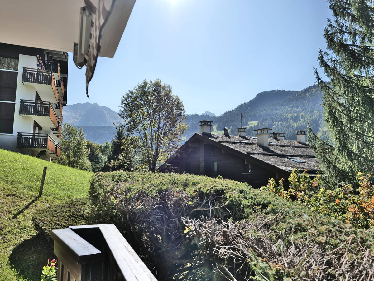 T2 rénové au Grand-Bornand, balcon et terrasse vue Aravis - Photo 18