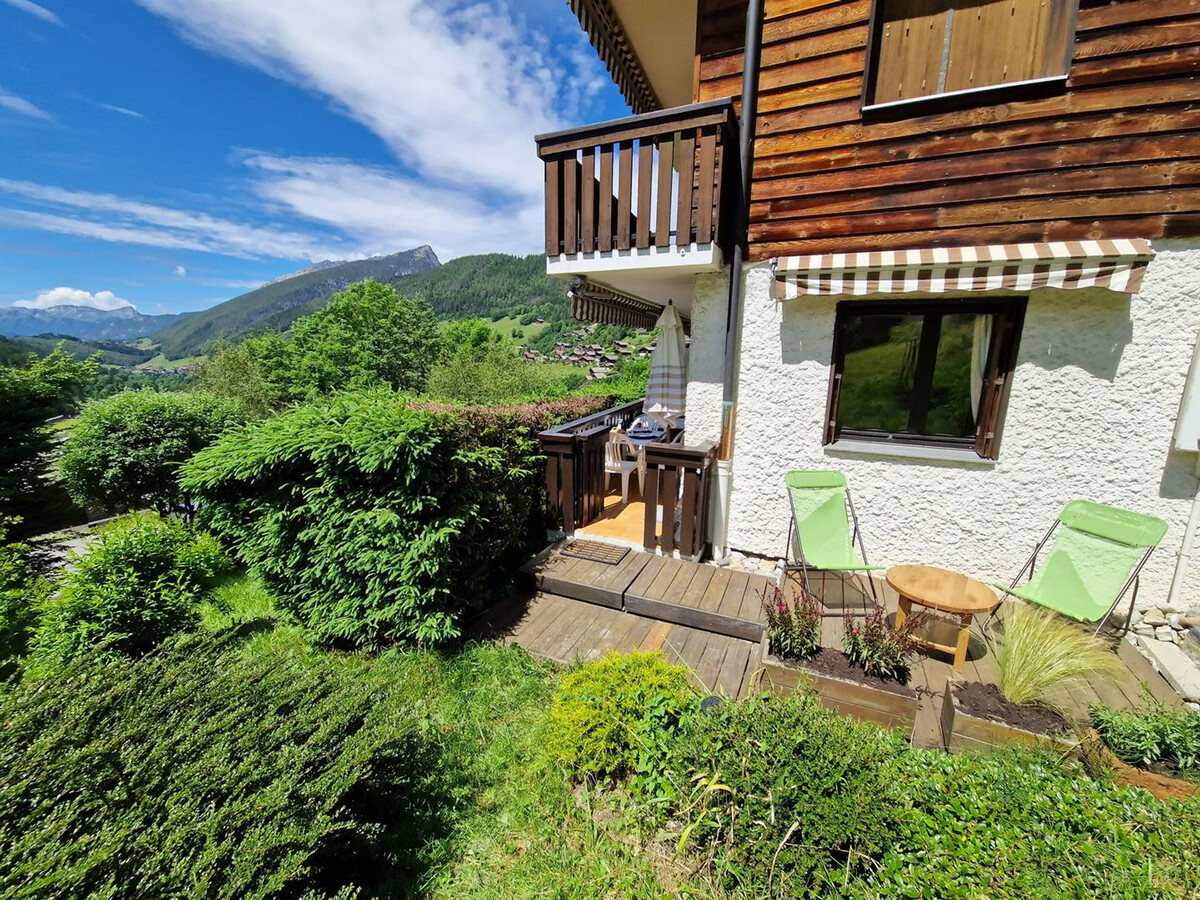T2 rénové au Grand-Bornand, balcon et terrasse vue Aravis - Photo 20