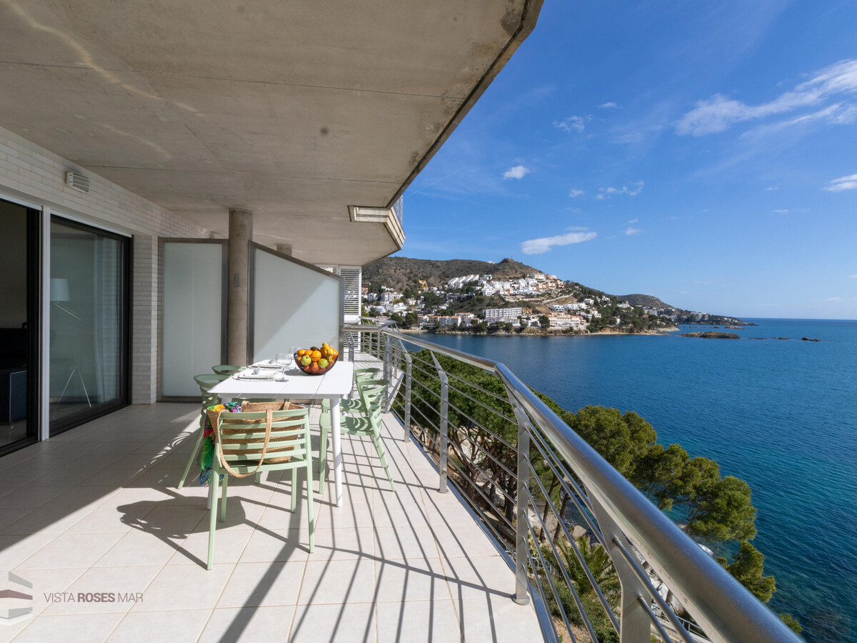 Appart 3 chambres Roses, vue mer à 80m du littoral - Photo 3