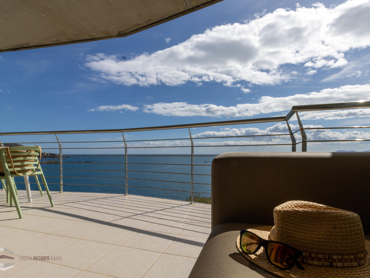 Appart 3 chambres Roses, vue mer à 80m du littoral - Photo 5