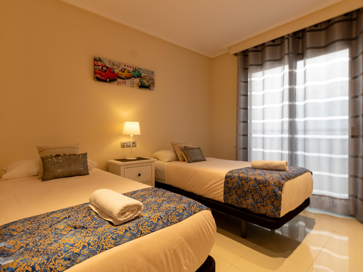 Appart 3 chambres Roses, vue mer à 80m du littoral - Photo 17