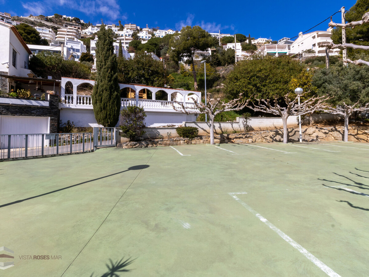 Appart 3 chambres Roses, vue mer à 80m du littoral - Photo 21