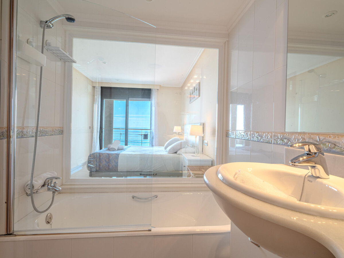 Appart 3 chambres Roses, vue mer à 80m du littoral - Photo 25