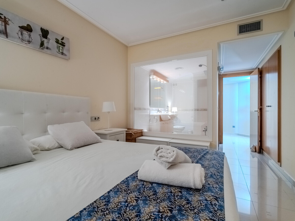 Appart 3 chambres Roses, vue mer à 80m du littoral - Photo 26