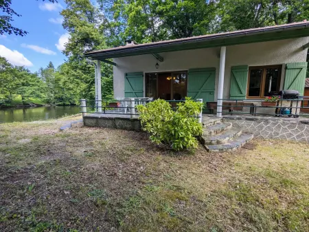 Gîte sur île privée en Berry, accès passerelle : photo 24