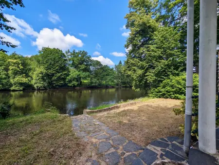 Gîte sur île privée en Berry, accès passerelle : photo 26