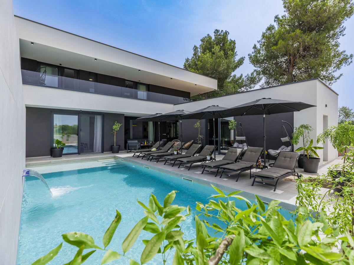 Villa Nika : 4 chambres, piscine chauffée, spa - Photo 1