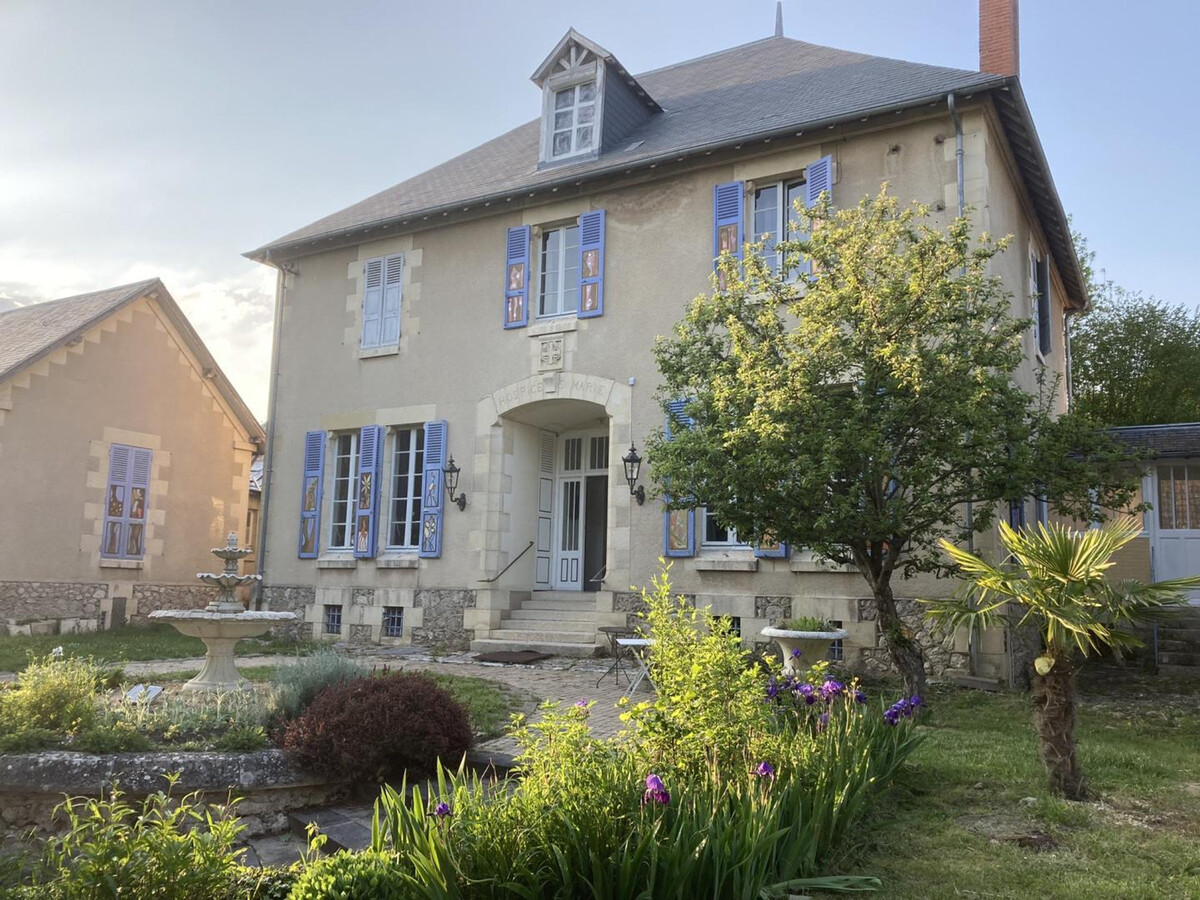 Villa Sainte Marie, gîte 1900 avec jardin clos à Sanssat - Photo 1