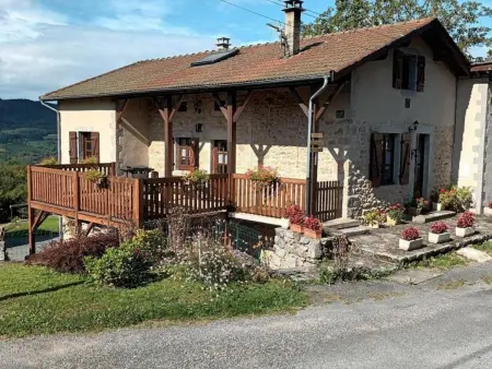Location gite à La Chabanne, Maison de charme avec SPA en montagne Bourbonnaise
