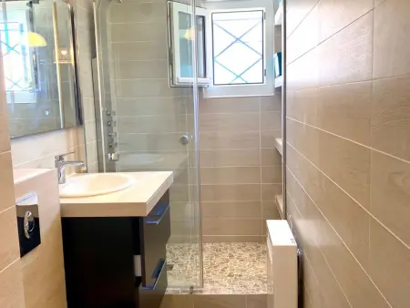 Studio rénové climatisé avec terrasse à Mèze : photo 8
