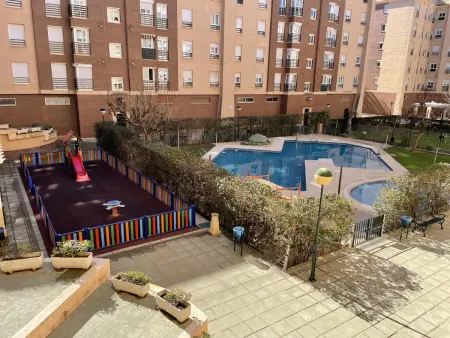 Location appartement à Cordoue, Appartement à Córdoba : Piscine, garage et quartier commerçant