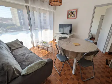 Location appartement à Port la Nouvelle, T3 spacieux climatisé - 5 pers - près plage, centre & animations - Parking privé