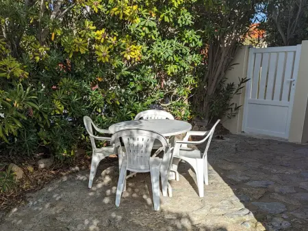 Location appartement à Port la Nouvelle, Agréable T2, 4 pers, plain-pied ouvert sur terrasse, jardin clos, parking privé, proche plage et commerces