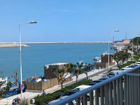 Location appartement à Port la Nouvelle, T2 Mezzanine à 250m de la plage pour 4/5 pers avec Parking et TV
