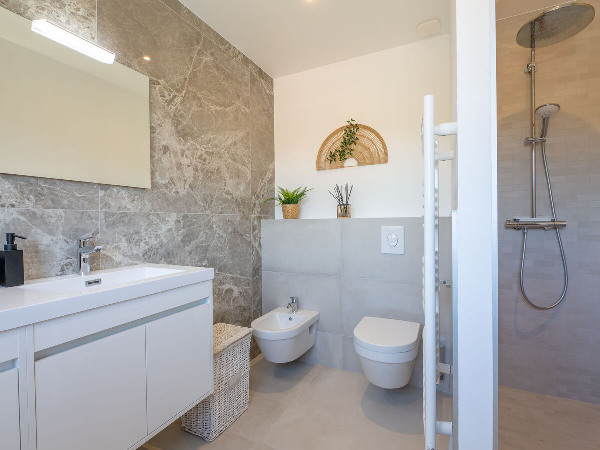 Maison Akemi rénovée 2024, piscine chauffée à Sainte-Maxime - Photo 14