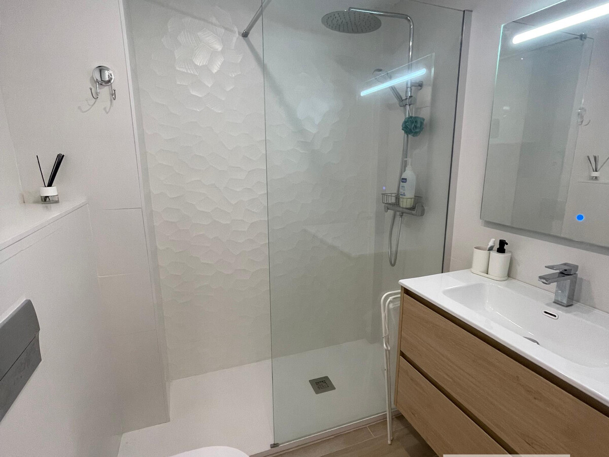 Appartement rénové vue mer à Salou, climatisation - Photo 16
