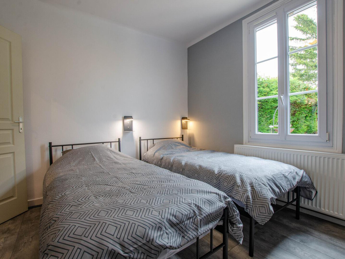 Gîte avec piscine, jeux et vélos à Fouchères - Photo 12