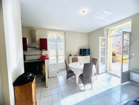 F2 balcon Sud centre-ville, 300 m des cures : photo 2
