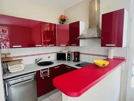 F2 balcon Sud centre-ville, 300 m des cures : photo 4